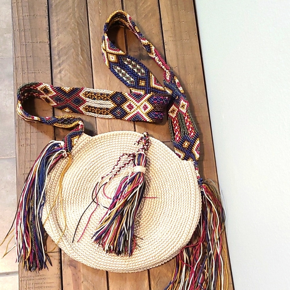 Hand-woven thread crossbody bag beige round new